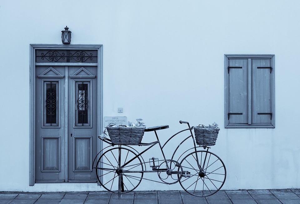 Porte et fenêtre en bois